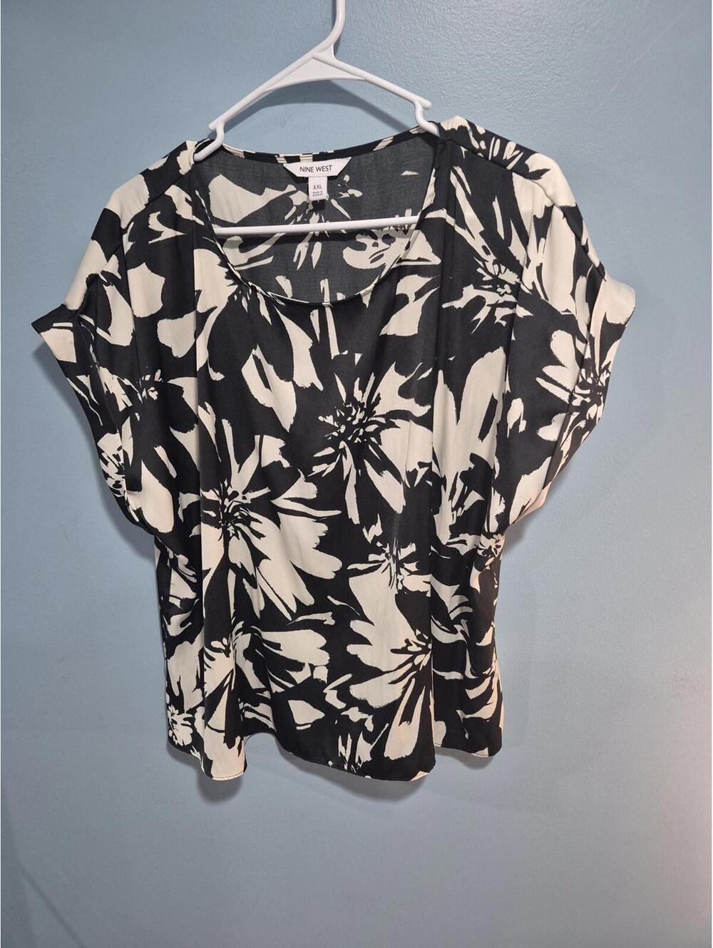 Nine West XXL Black and White Floral Blouse